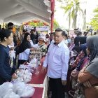 Warga Sampit Serbu Gelar Pangan Murah di Taman Kota Sampit, Pemkab Kotim Jual Sembako di Bawah HET