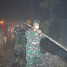 Dandim Maju di Garis Depan, Kodim 1015 Sampit Gencarkan Pemadaman Karhutla Malam Hari
