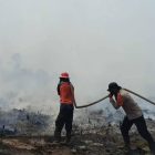 Personel Batalyon B Pelopor Terus Berupaya Kendalikan Karhutla di Sejumlah Titik Kota Sampit