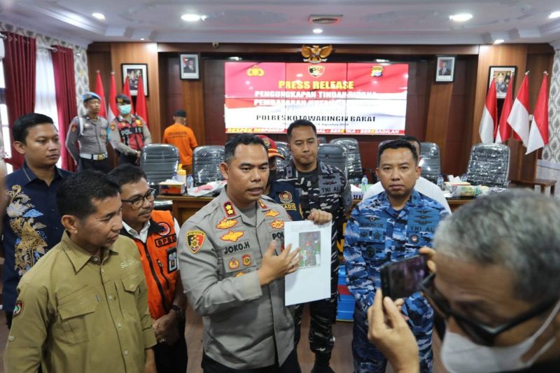 Polres Kotawaringin Barat (Kobar) kini mengamankan diduga pelaku beserta barang bukti (BB).