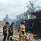 Api Bakar Pohon Sawit hingga Mengarah ke Bangunan Warga di Galaxi Raya Palangka Raya