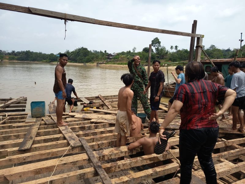 Tim gabungan melakukan pencarian terhadap korban saat laporan titik awal yang diduga tenggelam.
