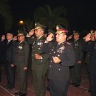 Diterangi Nyala Obor, Kapolres Kotim Ikut Renungan Suci HUT RI Ke-81 di TMP Batarung Sampit