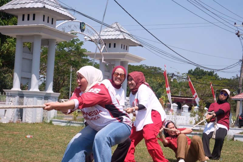 Kegiatan berlangsung meriah dan penuh keakraban saat para peserta mengikuti lomba yang berlangsung dihalaman Lapas Sampit.