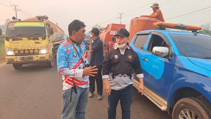 Bupati Kotim Halikinnor saat meninjau dibeberapa titik lokasi terjadinya karhutla.