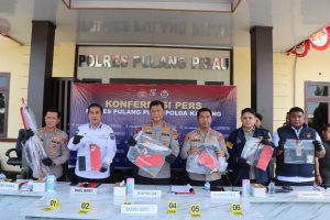 Konferensi Pers dipimpin langsung oleh Kapolda Kalteng.