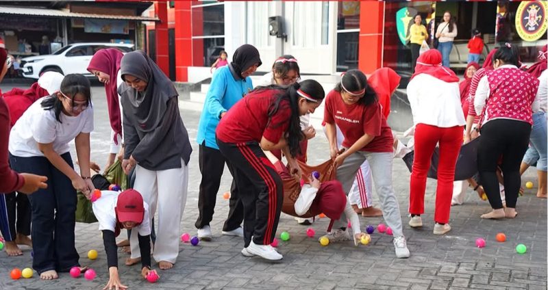 Perlombaan yang digelar Rumkit Bhayangkara Palangka Raya berlangsung penuh semangat dan keceriaan.