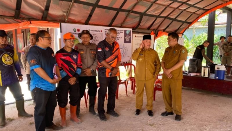 Saat Bupati Kabupaten Kotawaringin Timur Halikinnor mengunjungi posko Karhutla.