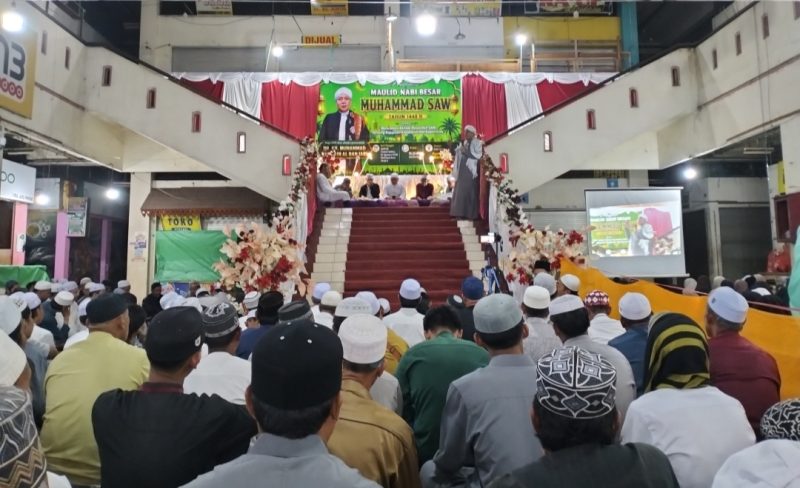 Dalam penyampaian tausiyah DR. KH. Muhammad Kurnain Al Banjari dari Kalimantan Selatan (Kalsel) penuh dengan kekhusuan oleh seluruh jamaah.