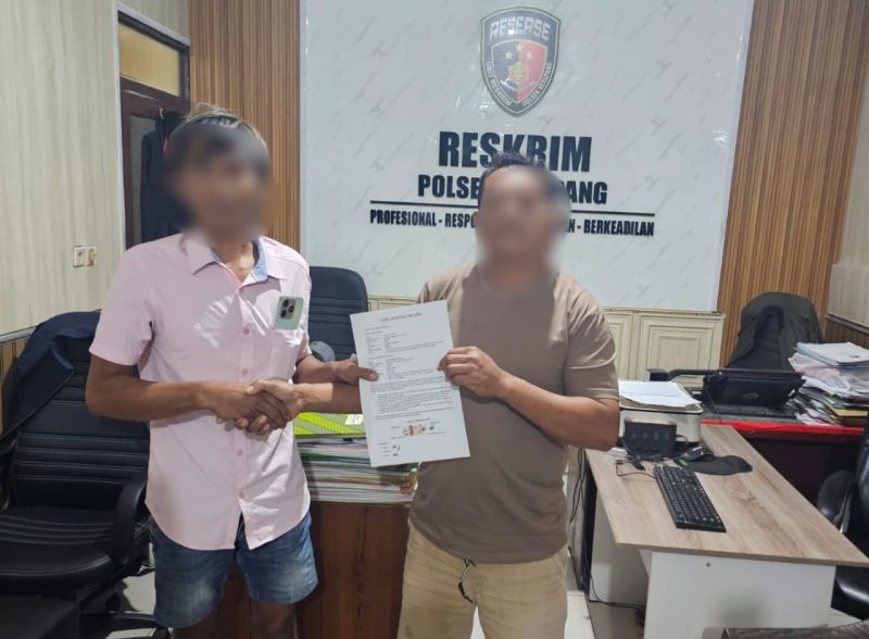 Kedua belah pihak sepakat damai dan saling memaafkan saat melakukan problem solving di Polsek Ketapang.
