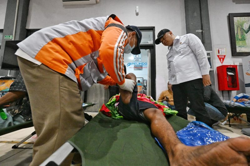 Kementerian Perhubungan telah membuka Posko Terpadu di Pelabuhan Trisakti guna mempermudah koordinasi, penyelamatan, dan pendataan.