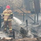 Warga Panik! Api dari Lahan Menjalar ke Rumah di Tjilik Riwut Km.13, Damkar Sigap