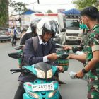 Bakti Sosial! Kodim 1015 Sampit dan Polres Kotim Bagi Ribuan Masker Gratis