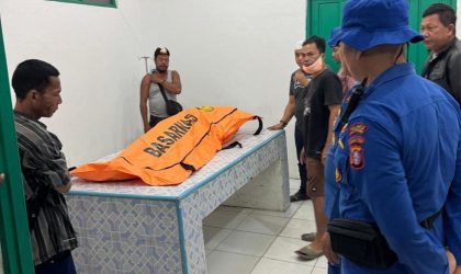 Nahas! Pria 50 Tahun Ikut Terjun Cari Alat Tambang Tradisional di Sungai Katingan