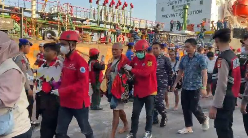 Tim SAR gabungan terus melakukan pencarian korban yang belum ditemukan.
