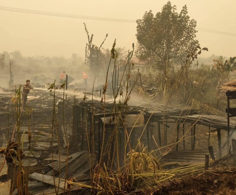 Rumah 4X7 meter milik Jepriyadi yang berada di Jalan Mahir Mahar ludes terbakar akibat rembetan kobaran api dari lahan.